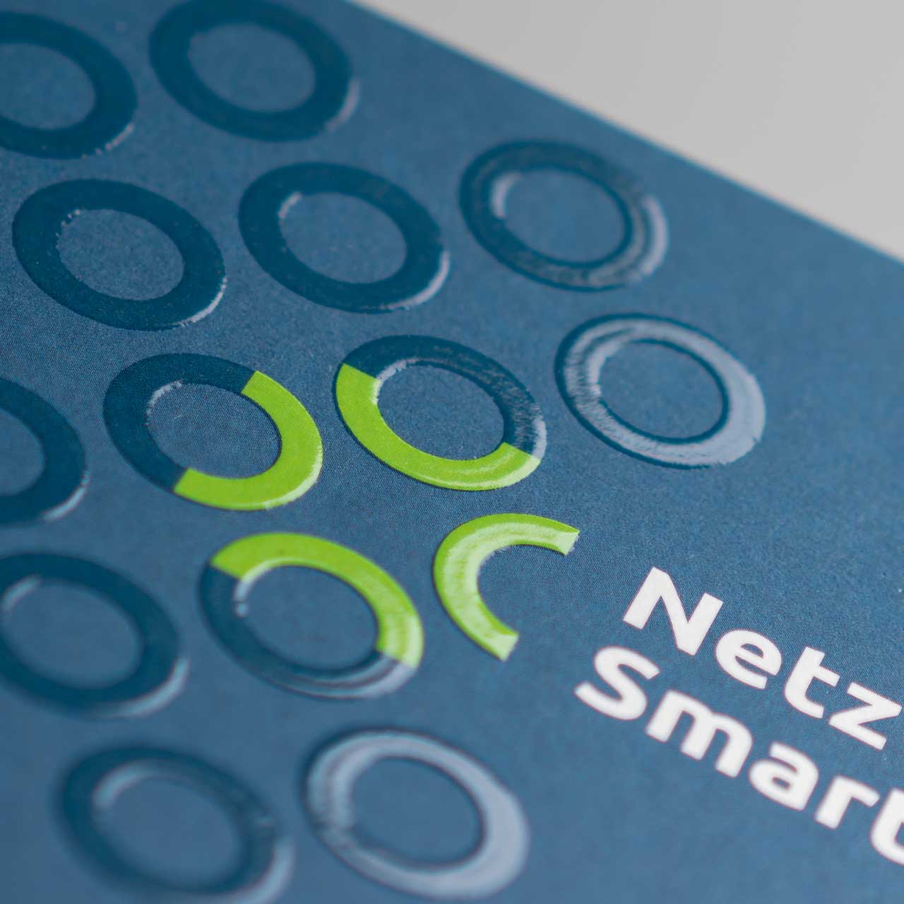 Relieflack auf Logo von Netzwerk Smart Industries